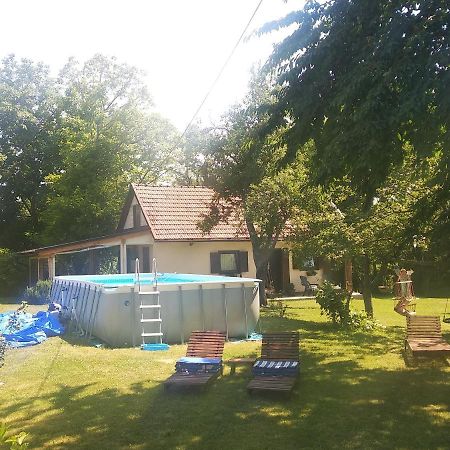 Apartments Celopek Licko Petrovo Selo Екстер'єр фото